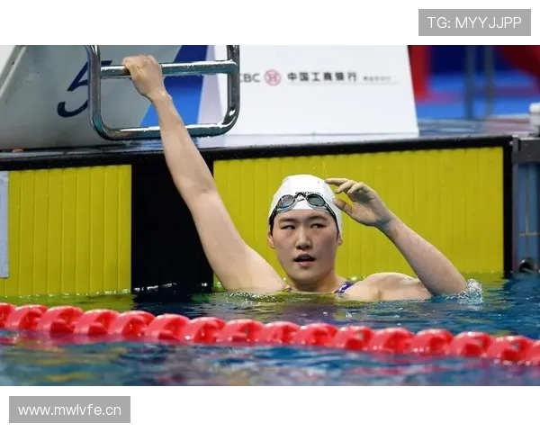 叶诗文训练间抹口红，这画风…谁给她的自由啊？