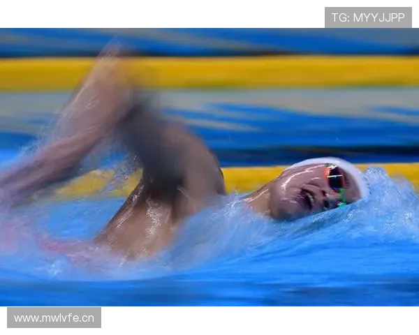 孙杨私下穿搭被拍，赛场铁人变成贵公子那一刻我笑出了声