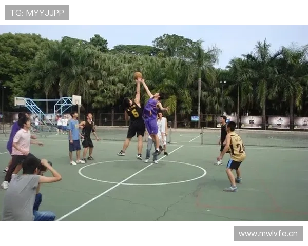 跳球规则到底指的是什么?新手必看的基础篮球知识